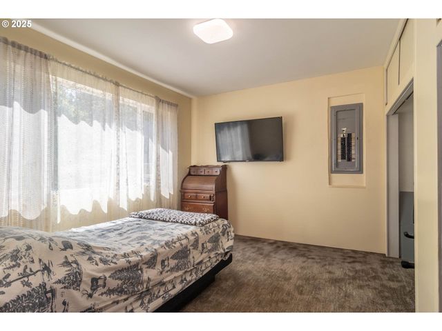 214 FAVER Dr, Riddle, OR 97469