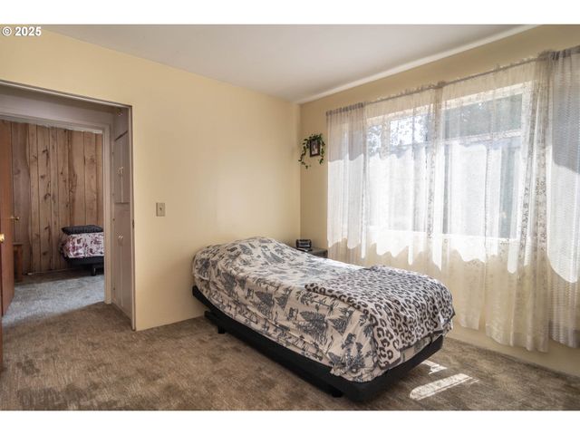 214 FAVER Dr, Riddle, OR 97469