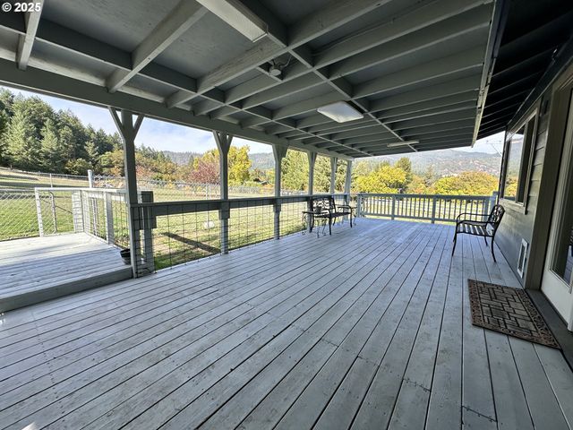 214 FAVER Dr, Riddle, OR 97469