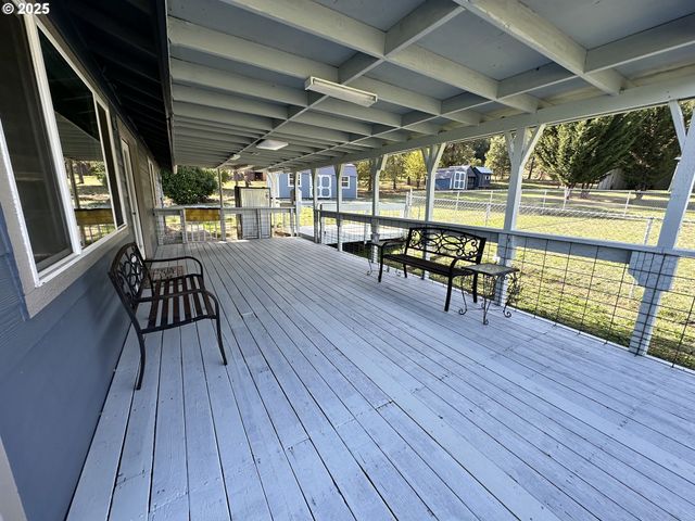 214 FAVER Dr, Riddle, OR 97469