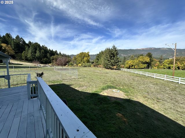 214 FAVER Dr, Riddle, OR 97469