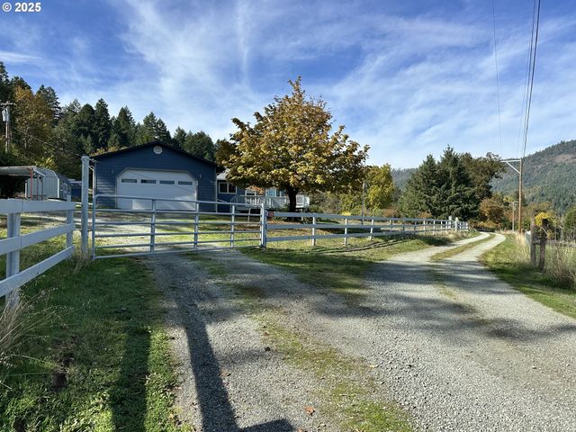214 FAVER Dr, Riddle, OR 97469