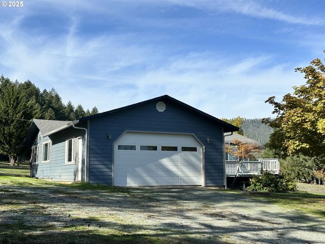 214 FAVER Dr, Riddle, OR 97469