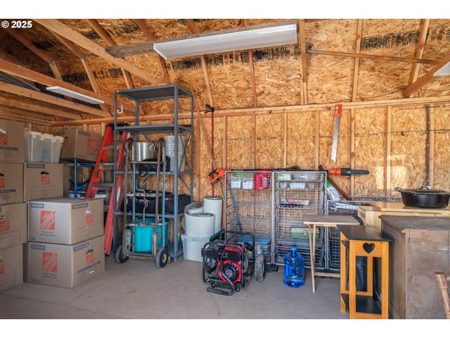 214 FAVER Dr, Riddle, OR 97469