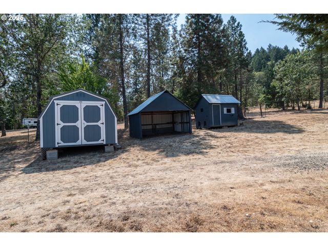 214 FAVER Dr, Riddle, OR 97469