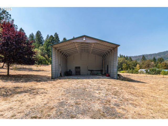 214 FAVER Dr, Riddle, OR 97469