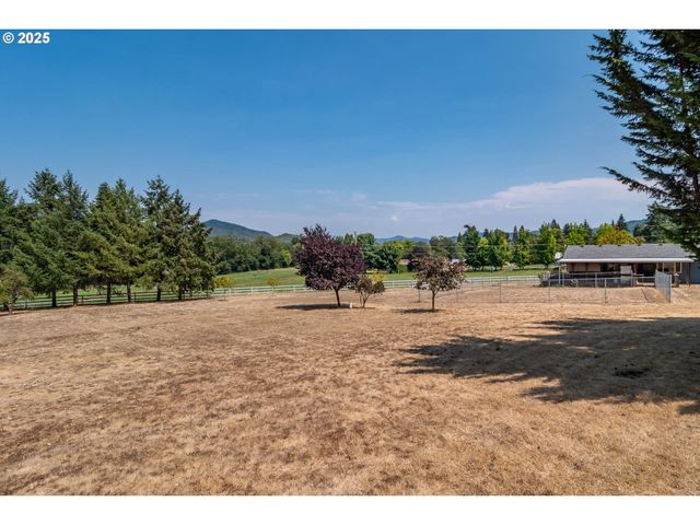 214 FAVER Dr, Riddle, OR 97469