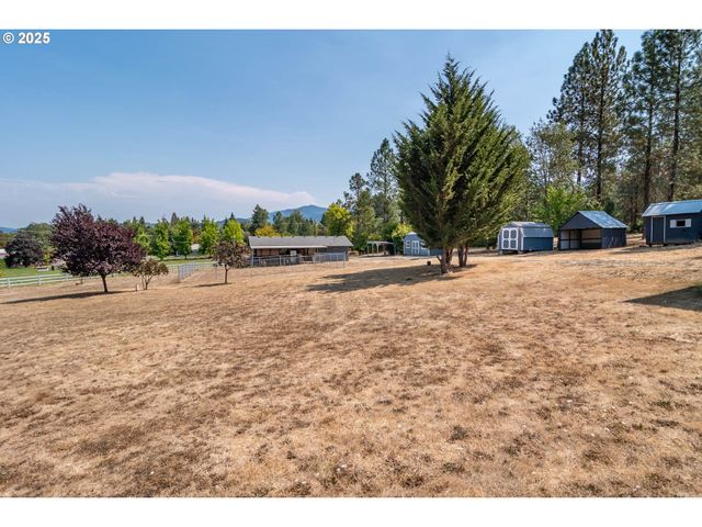 214 FAVER Dr, Riddle, OR 97469