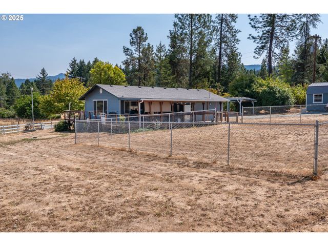 214 FAVER Dr, Riddle, OR 97469