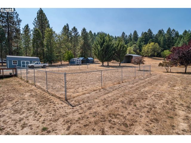 214 FAVER Dr, Riddle, OR 97469