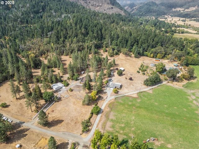 214 FAVER Dr, Riddle, OR 97469