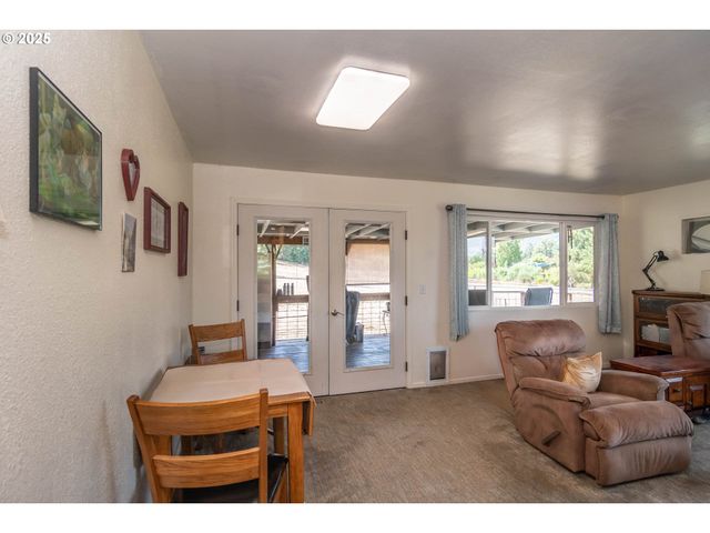 214 FAVER Dr, Riddle, OR 97469