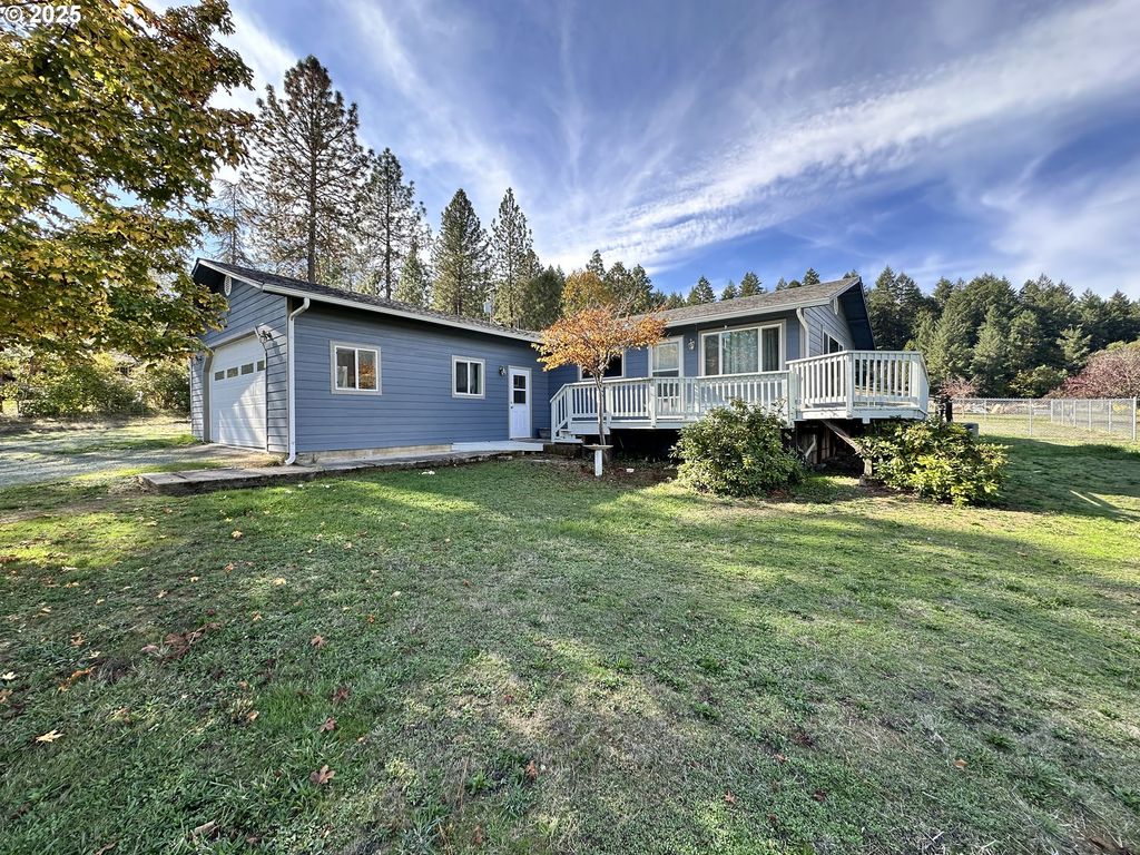 214 FAVER Dr, Riddle, OR 97469