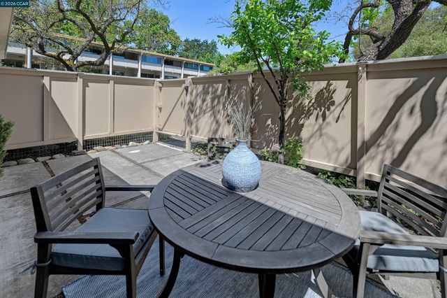 2216 Tice Creek Dr 2, Walnut Creek, CA 94595