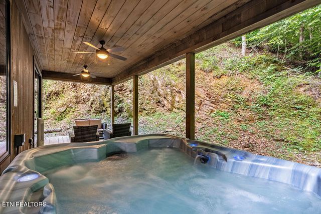 1619 Mitchell Farm Rd, Sevierville, TN 37876