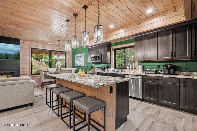 1619 Mitchell Farm Rd, Sevierville, TN 37876