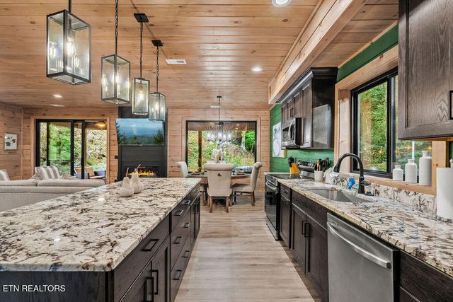 1619 Mitchell Farm Rd, Sevierville, TN 37876