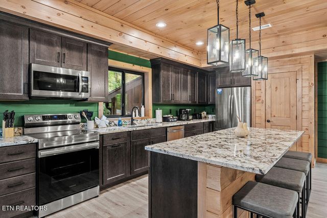 1619 Mitchell Farm Rd, Sevierville, TN 37876