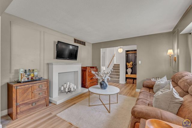 3619 SW 33rd ST, Topeka, KS 66614
