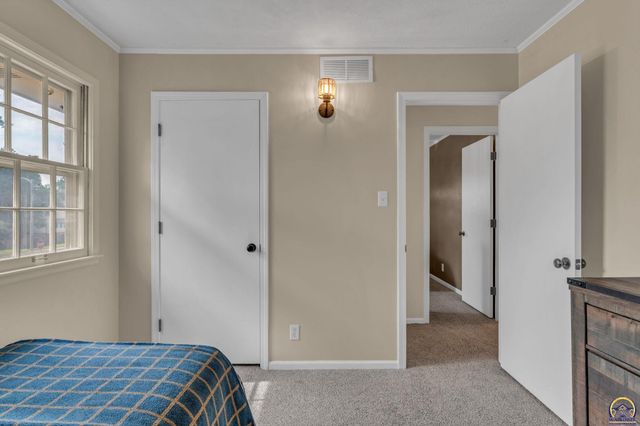 3619 SW 33rd ST, Topeka, KS 66614