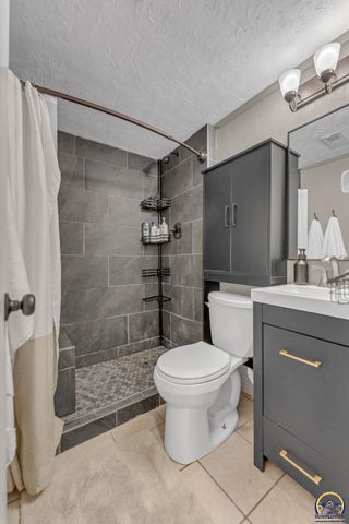 3619 SW 33rd ST, Topeka, KS 66614