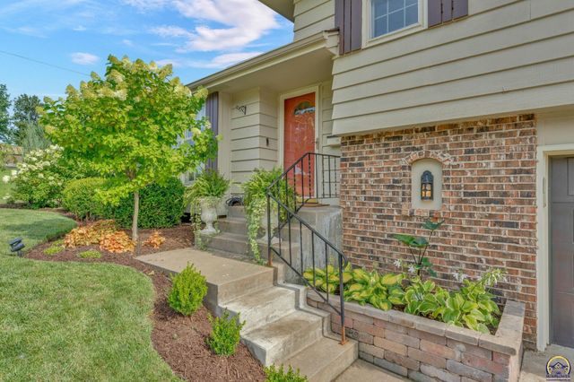 3619 SW 33rd ST, Topeka, KS 66614