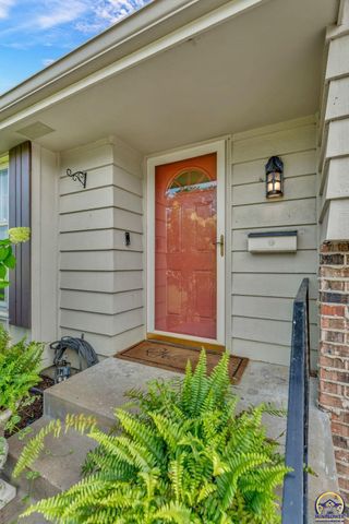 3619 SW 33rd ST, Topeka, KS 66614