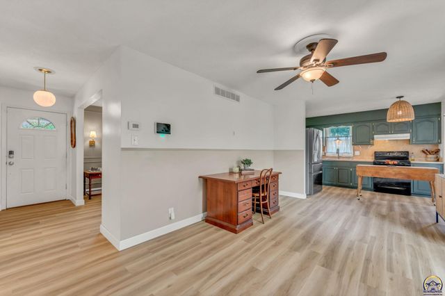 3619 SW 33rd ST, Topeka, KS 66614