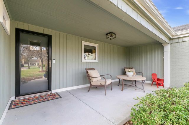 21 E Huntington St, Eastborough, KS 67206