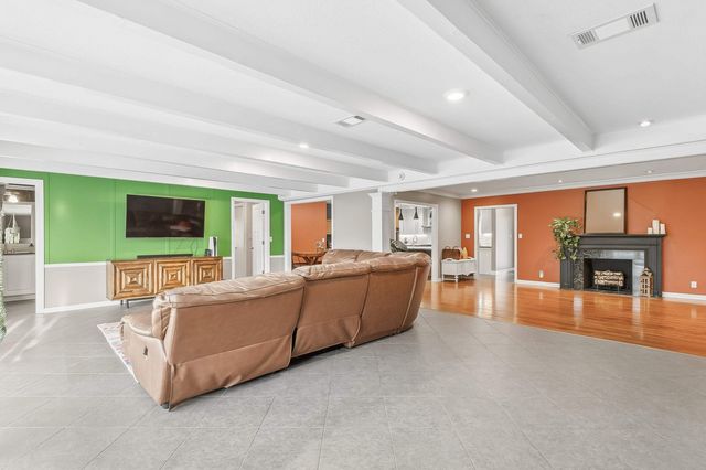 21 E Huntington St, Eastborough, KS 67206