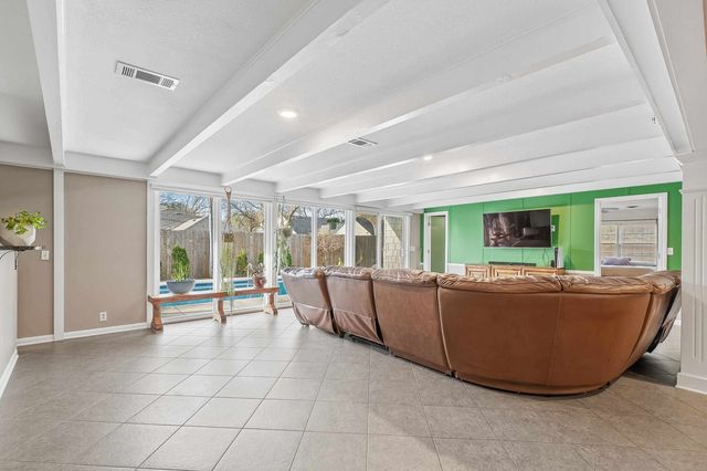 21 E Huntington St, Eastborough, KS 67206