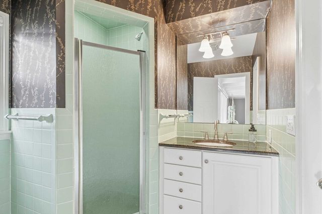 21 E Huntington St, Eastborough, KS 67206