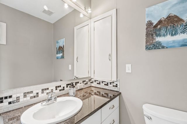 21 E Huntington St, Eastborough, KS 67206