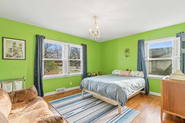 21 E Huntington St, Eastborough, KS 67206