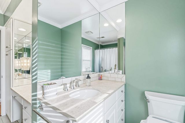 21 E Huntington St, Eastborough, KS 67206