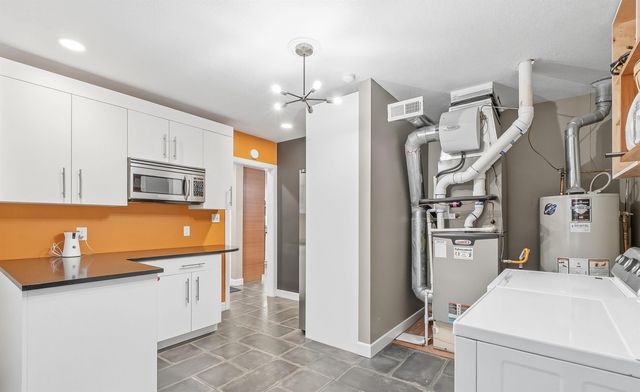 21 E Huntington St, Eastborough, KS 67206