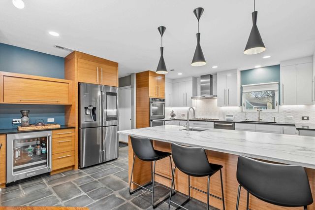 21 E Huntington St, Eastborough, KS 67206