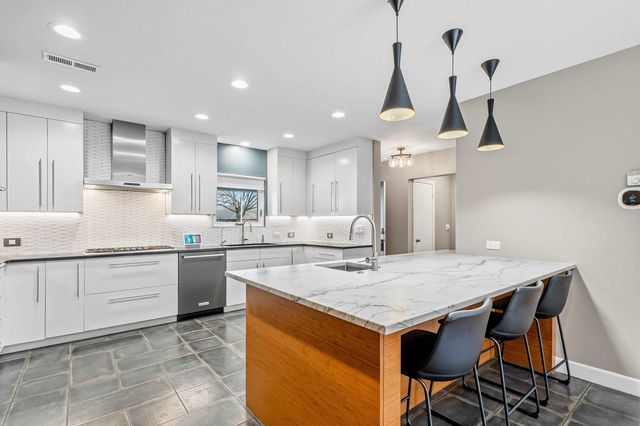 21 E Huntington St, Eastborough, KS 67206