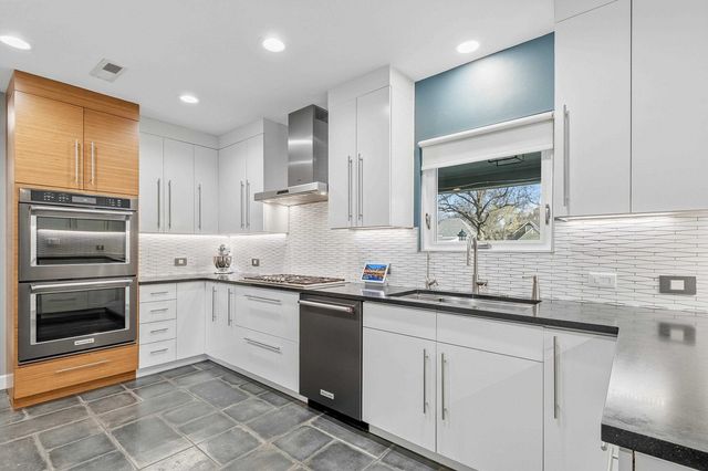 21 E Huntington St, Eastborough, KS 67206