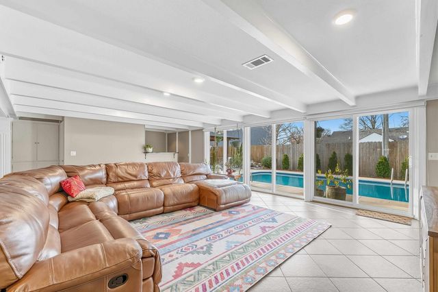 21 E Huntington St, Eastborough, KS 67206