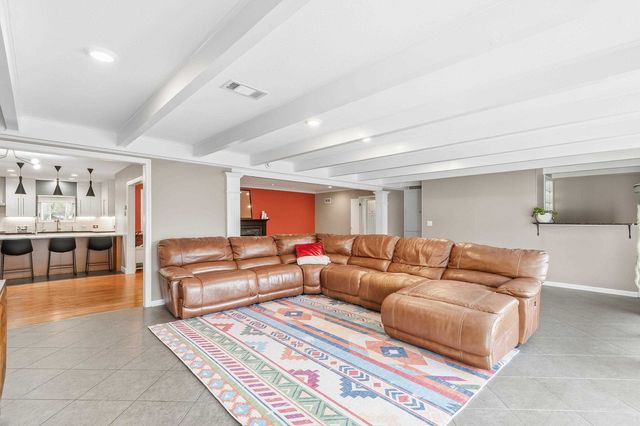 21 E Huntington St, Eastborough, KS 67206