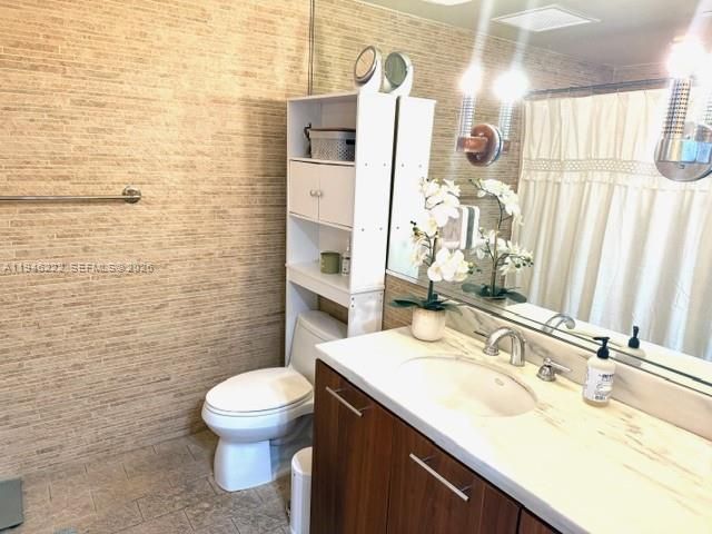 50 Biscayne Blvd 705, Miami, FL 33132