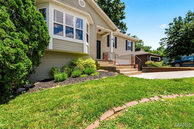1216 Flagstone Terrace, Lake St Louis, MO 63367