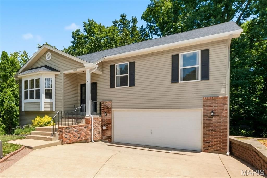 1216 Flagstone Terrace, Lake St Louis, MO 63367