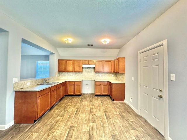 6017 E Houston Road, Houston, TX 77028