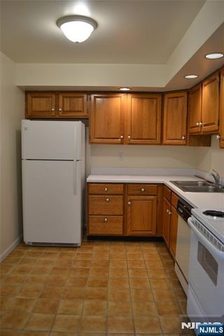 10 S Irving Street 10B, Ridgewood, NJ 07450