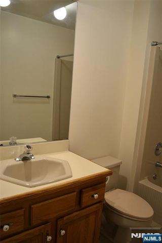 10 S Irving Street 10B, Ridgewood, NJ 07450