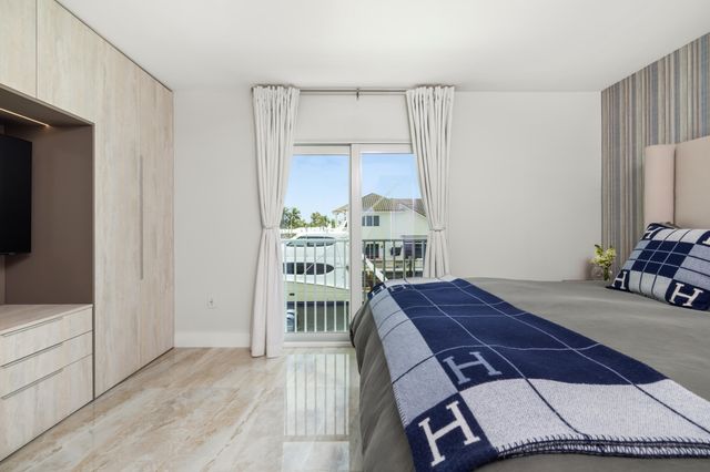 966 Jeffery Street, Boca Raton, FL 33487