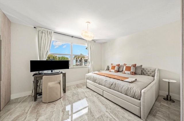 966 Jeffery Street, Boca Raton, FL 33487