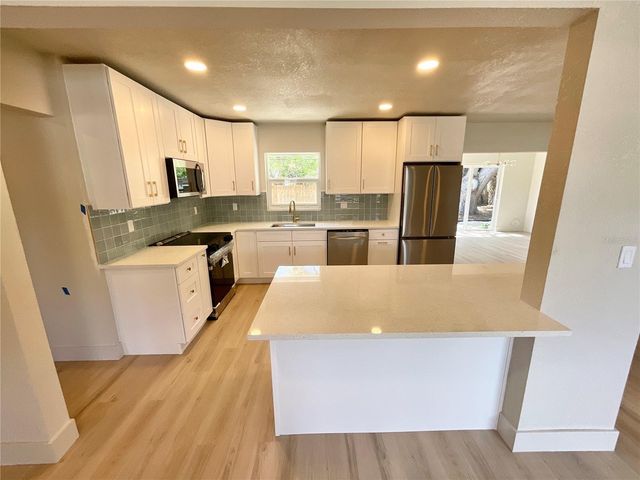 644 MANOR DRIVE W, Dunedin, FL 34698